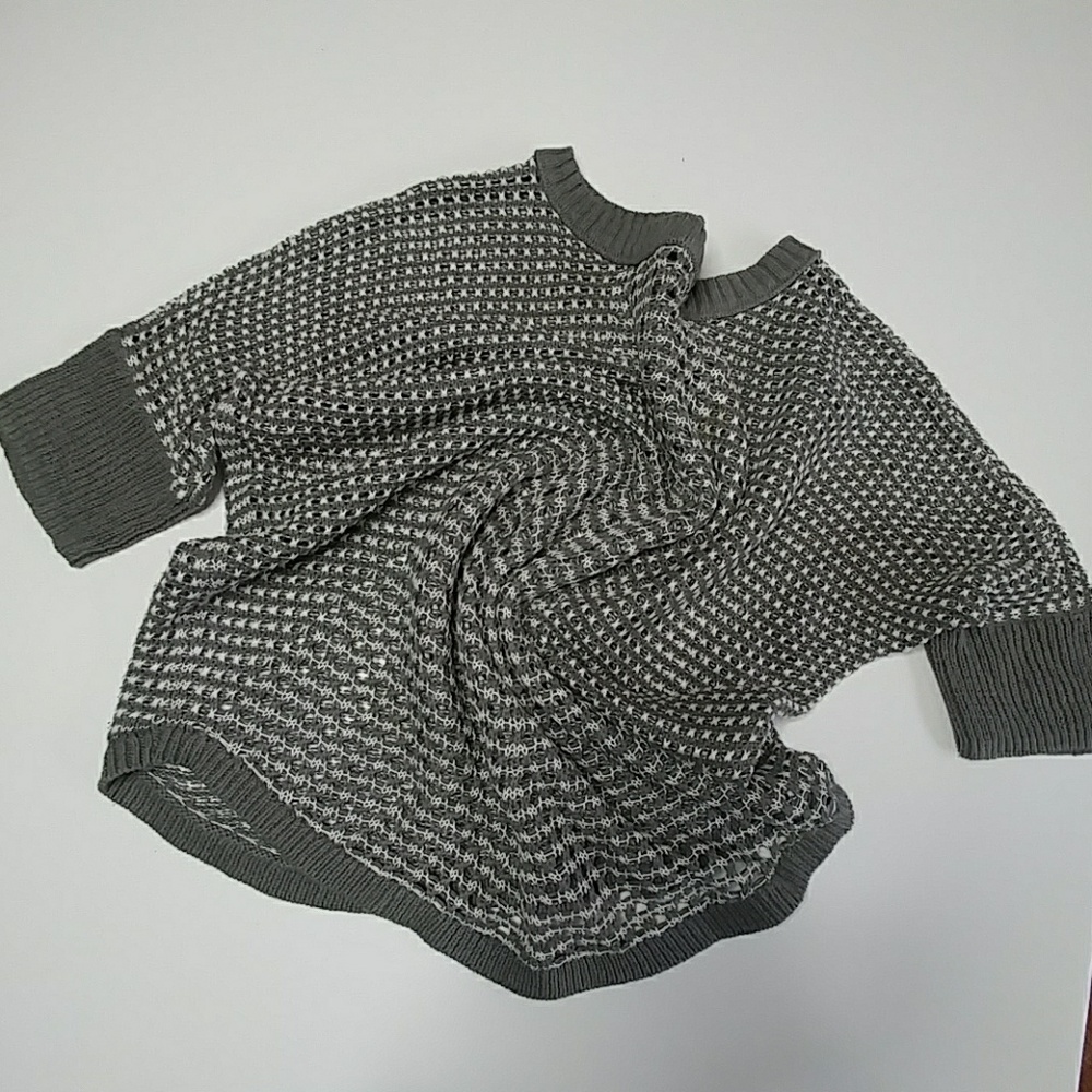 Short Sleeved Loose Knit Sweater